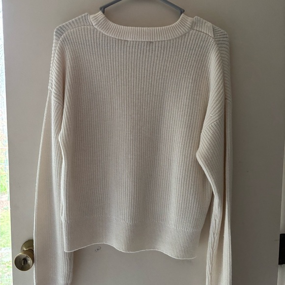 Michael Kors
Keyhole Cut Out Sweater size L new - Picture 7 of 10